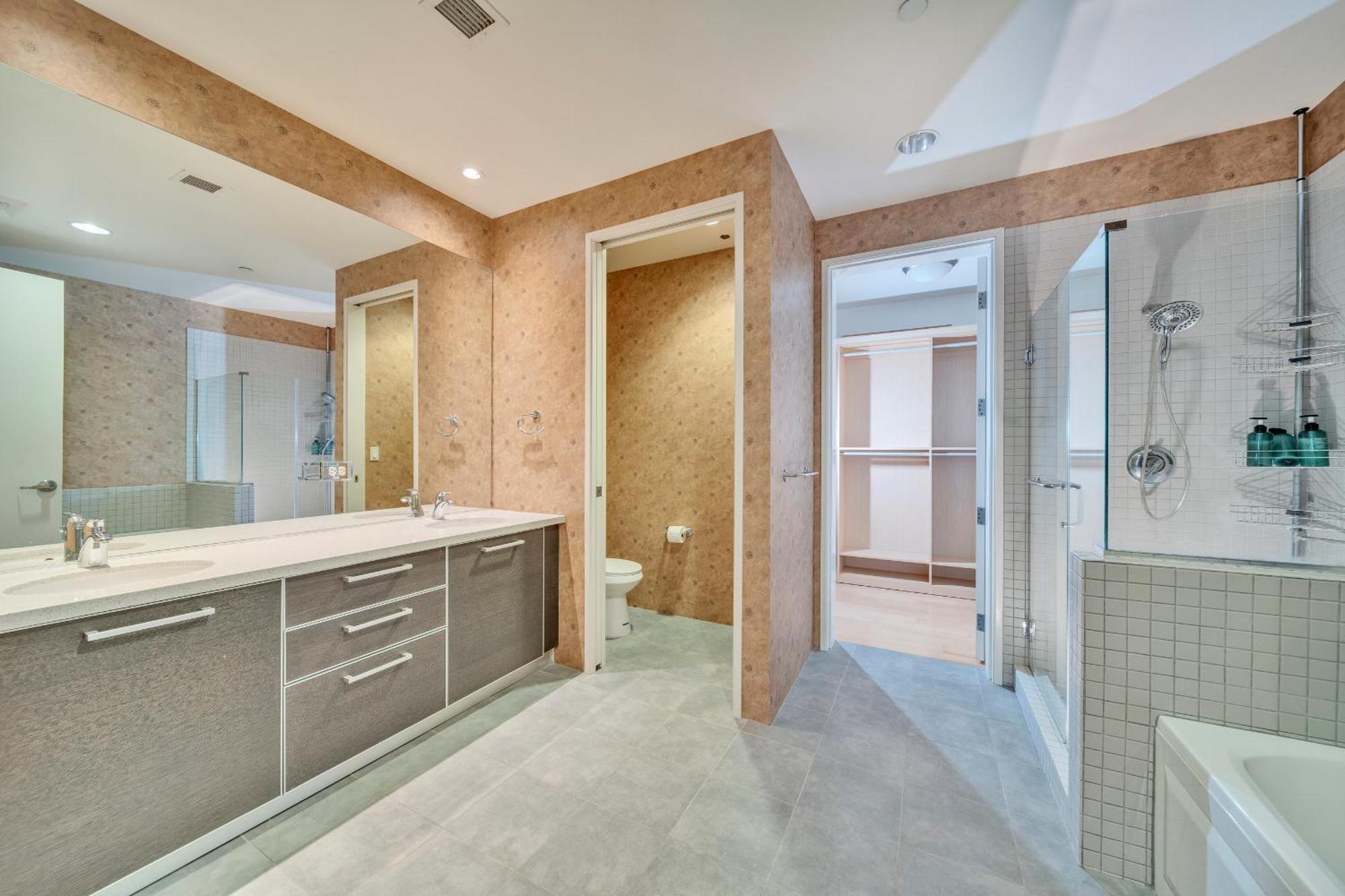 Stylish 2br In Downtown La With Views